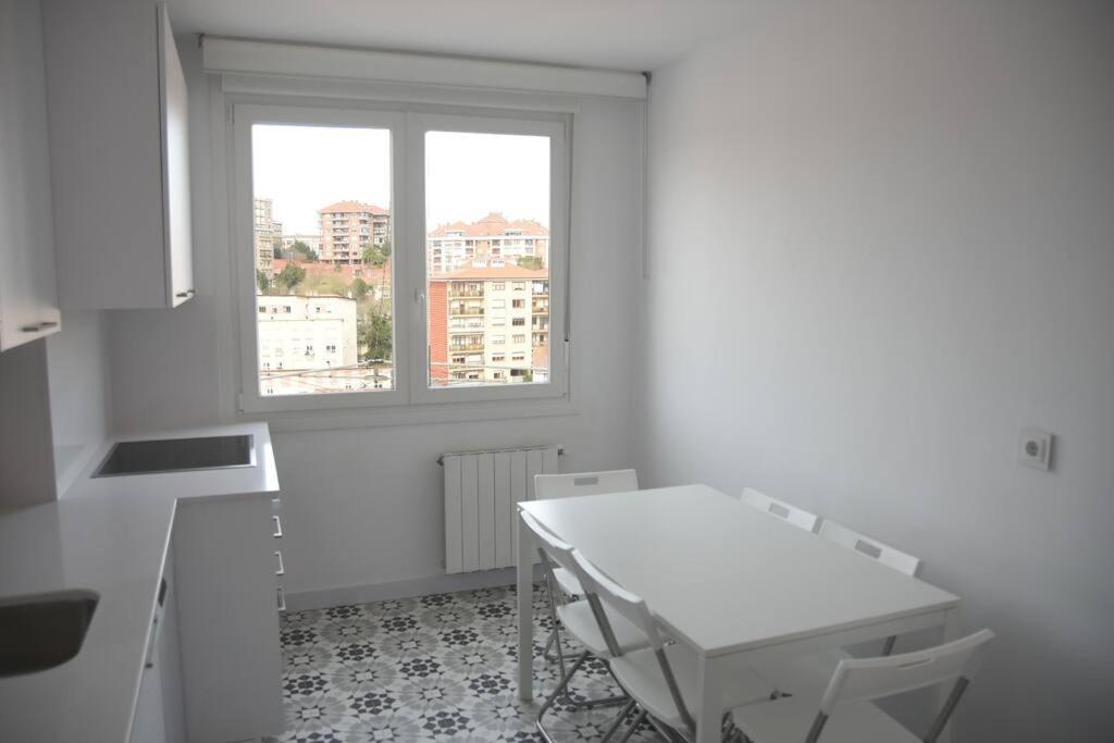 Nuevo y Amplio piso con wifi y vistas a la bahia Santander